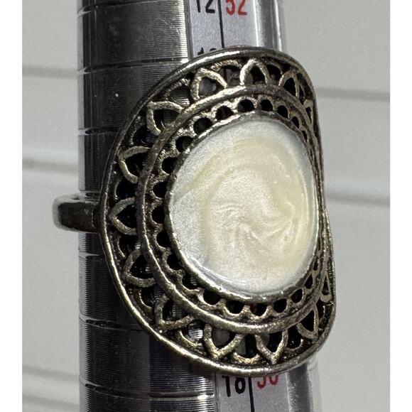 Silver Ring Sun Shape White Middle Cutouts Fashion Ring Size 7.25 - Picture 1 of 4